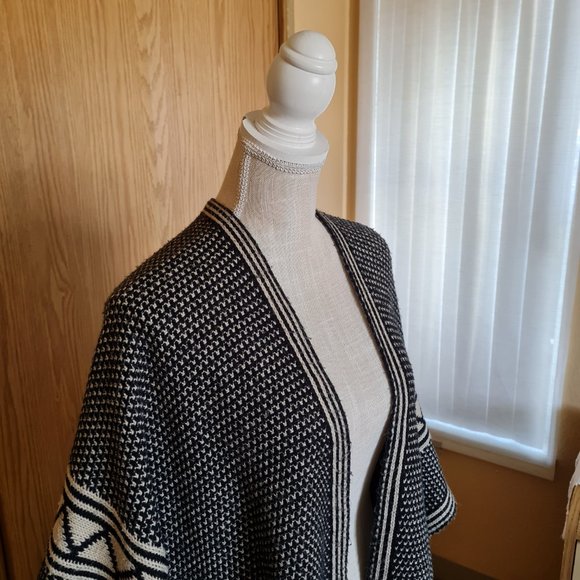 Poncho Shawl Tassels Boho Open Front Knit Wrap Black White Beige Shrug Kimono - Picture 5 of 7